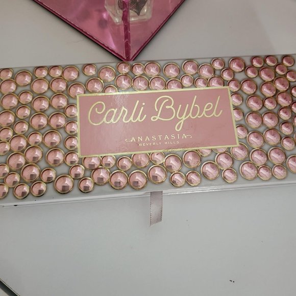 Anastasia Beverly Hills Carli Bybel Palette - Picture 2 of 3
